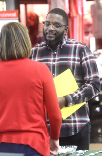 VETERANS ORGANIZATIONS OFFER SERVICES AT RESOURCE FAIR